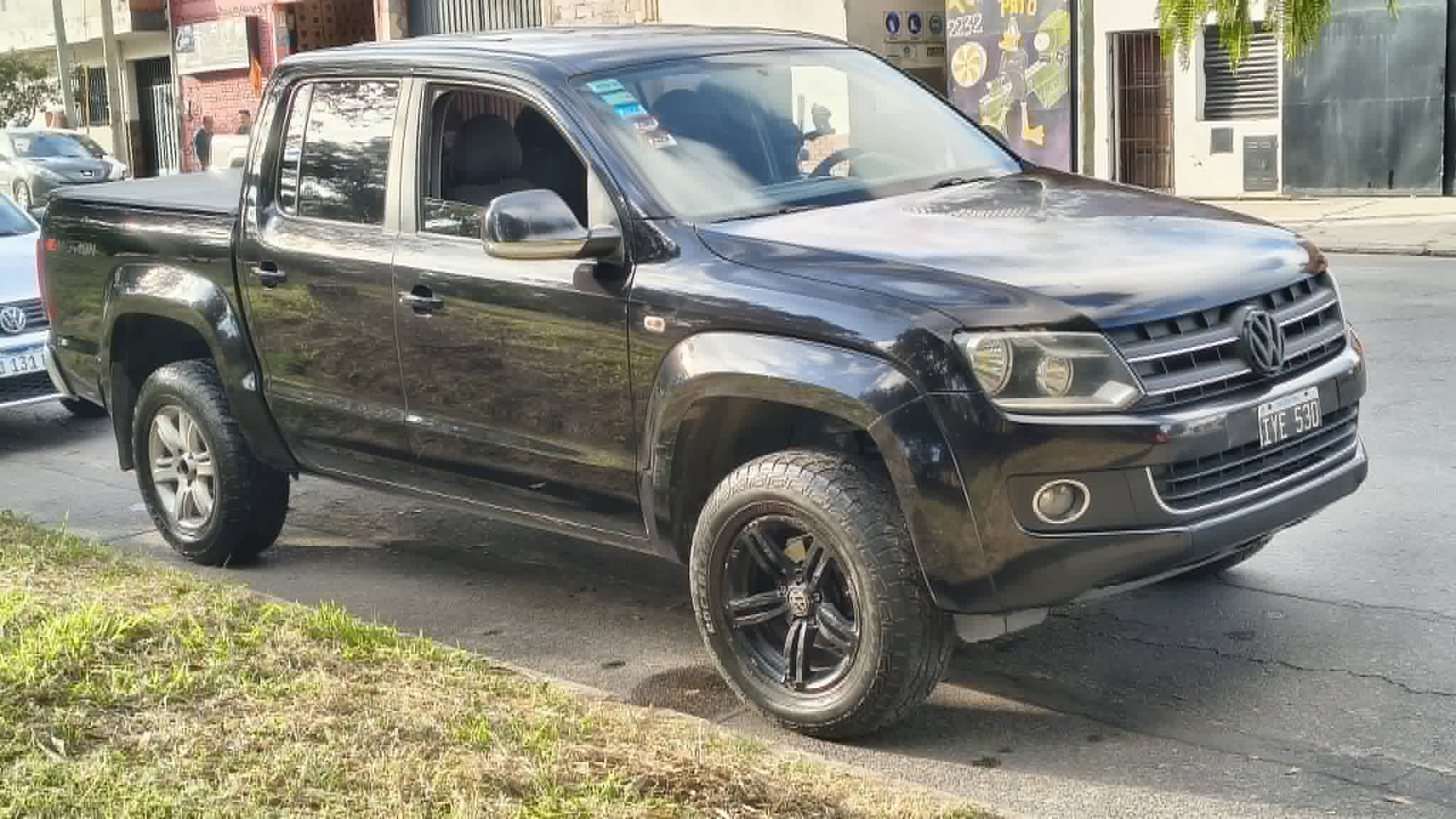 Volkswagen Amarok 2010: Frente y lateral derecho