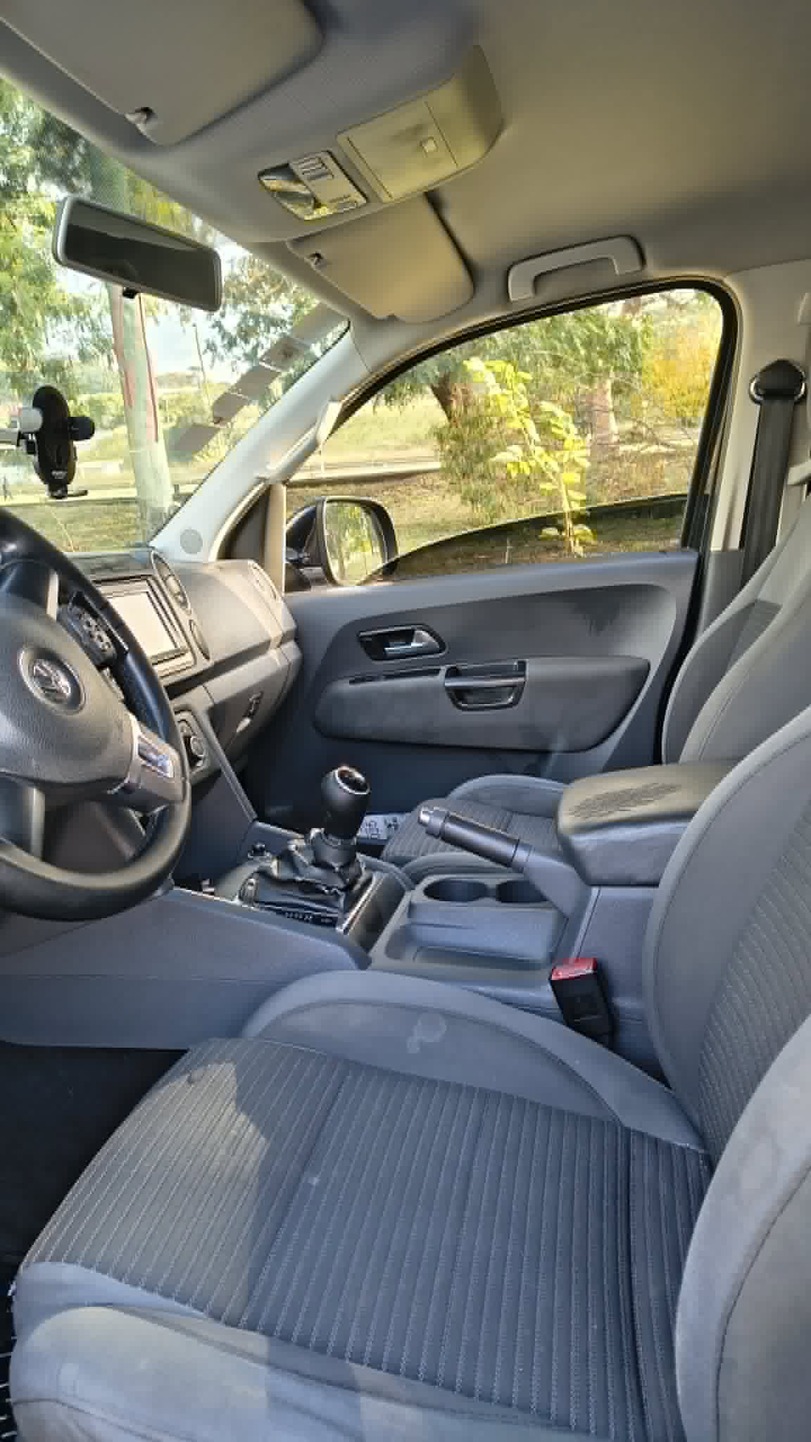 Volkswagen Amarok 2010: Interior y asientos delanteros