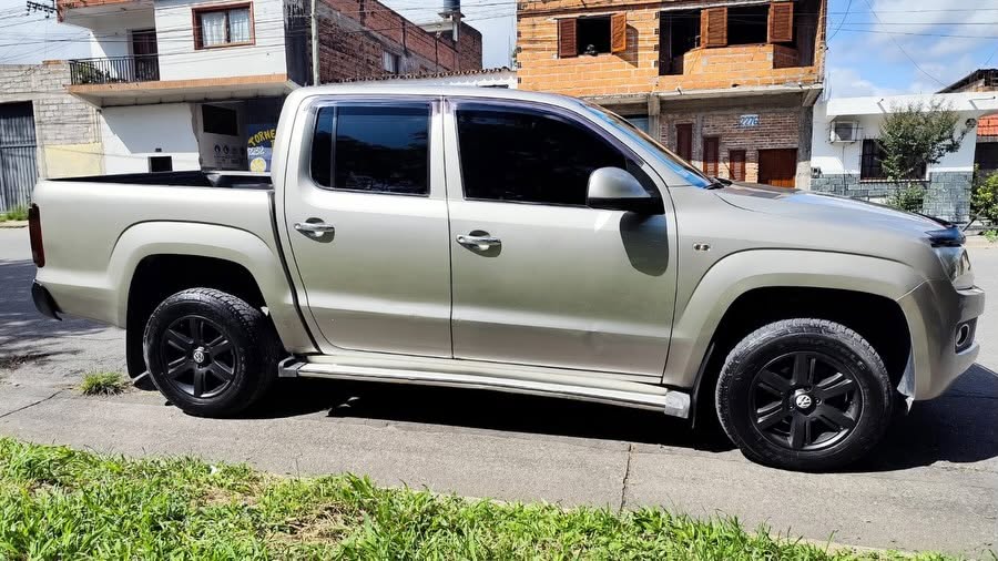 Volkswagen Amarok 2013: Vista lateral derecha