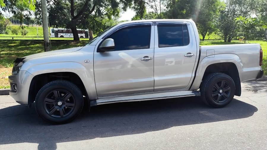 Volkswagen Amarok 2013: Vista lateral izquierda