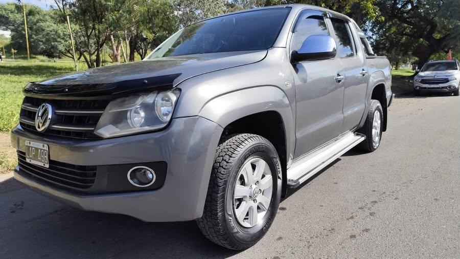 Volkswagen Amarok: Frente y lateral izquierdo