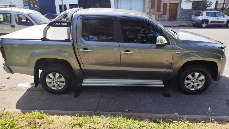 Volkswagen Amarok: Vista lateral derecha