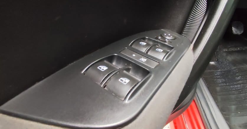 Fiat Argo: Comandos de cristales y retrovisores