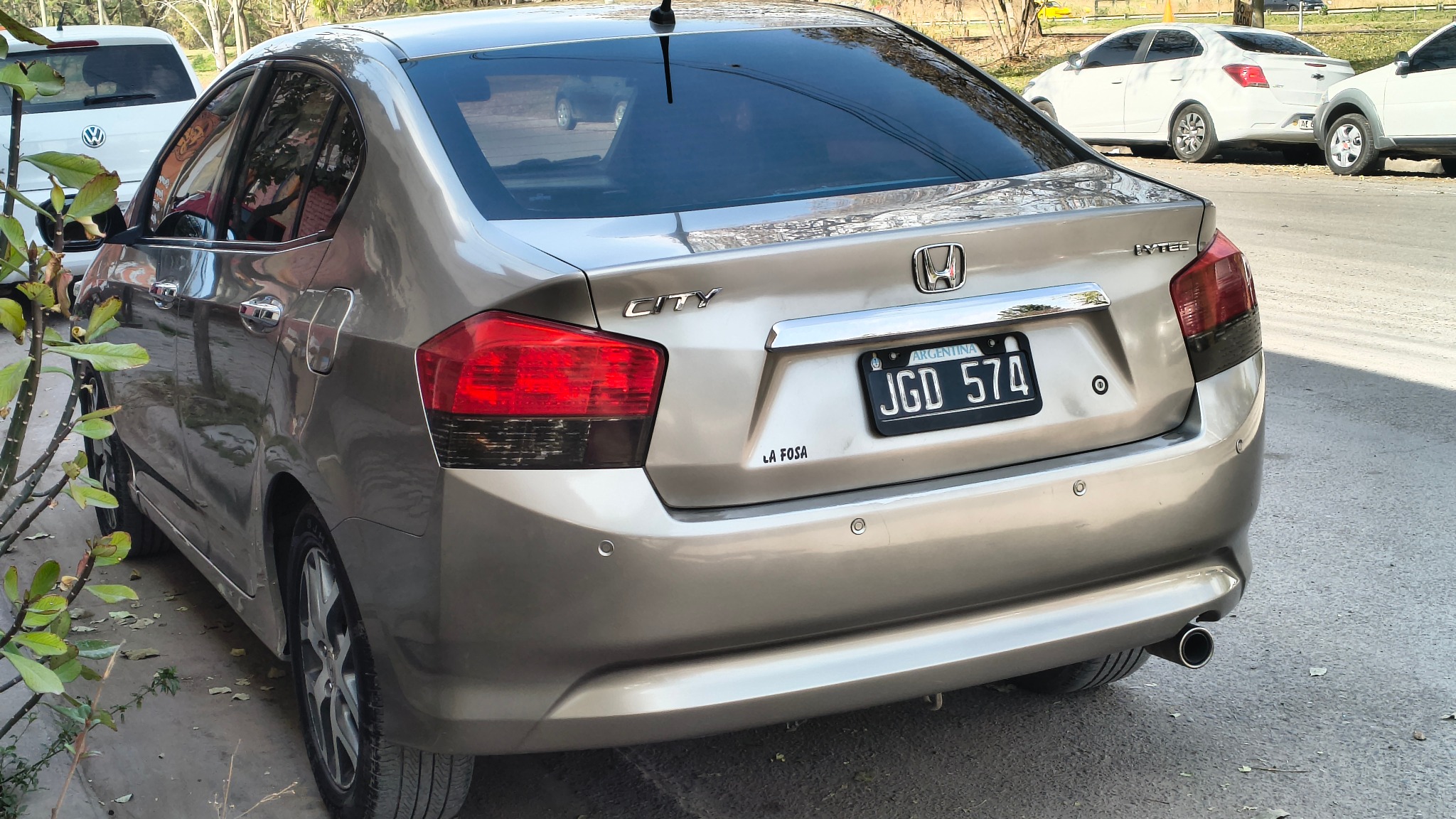 Honda City: Parte trasera y lateral izquierdo