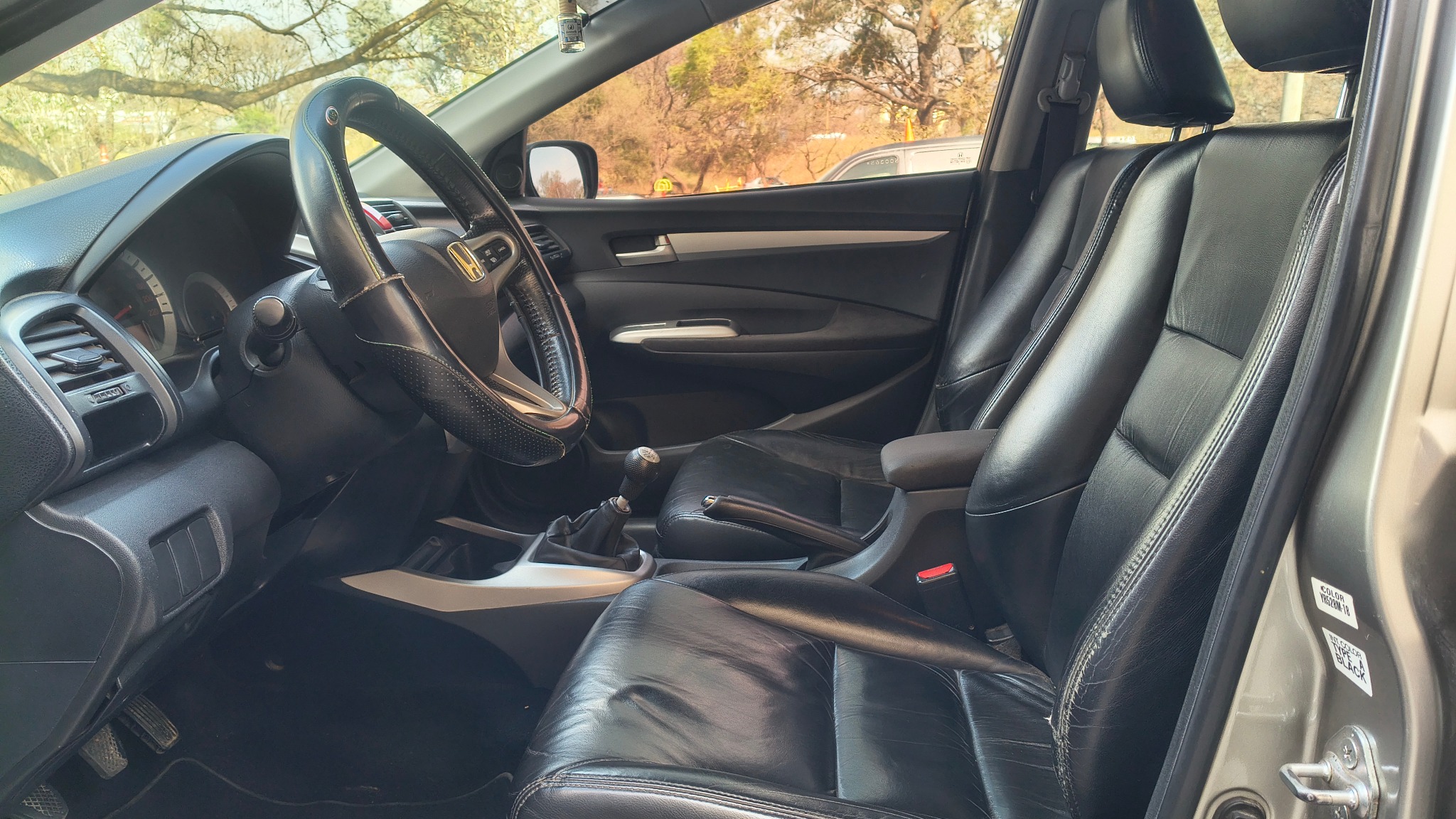 Honda City: Interior delantero y tapizado