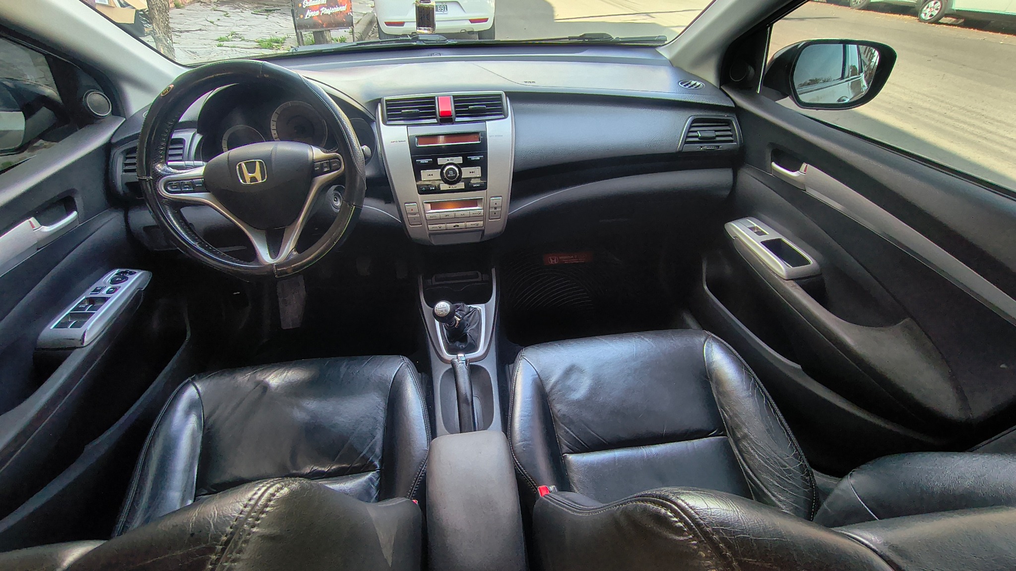 Honda City: Tablero y consola central