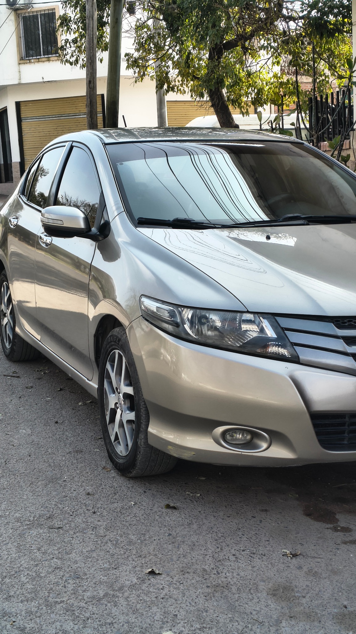 Honda City: Vista delantera vertical