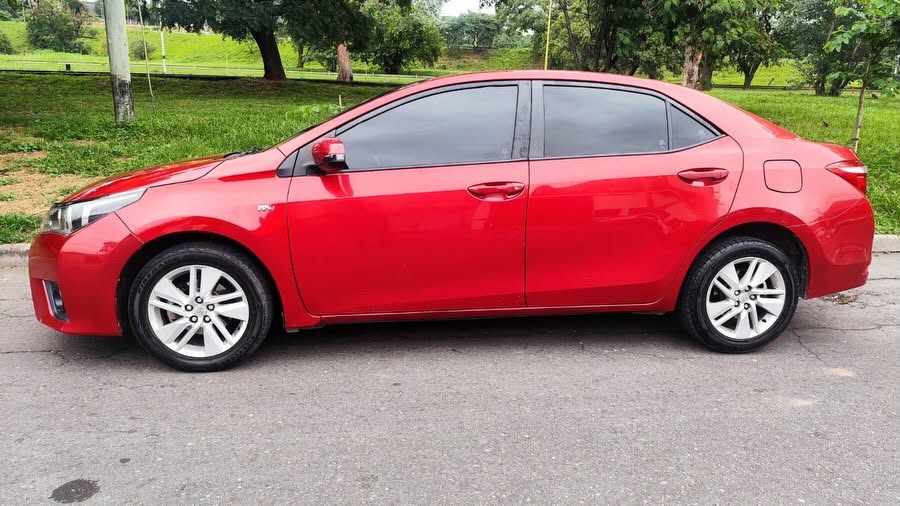 Toyota Corolla: Vista lateral