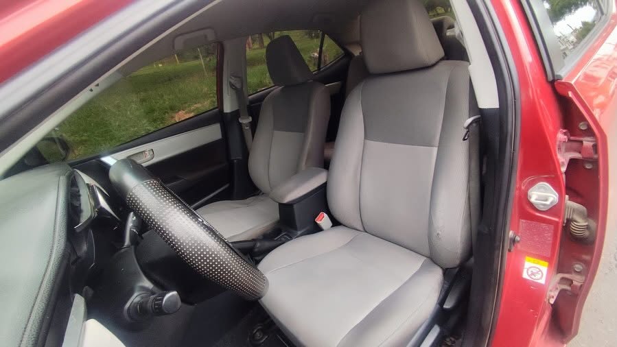 Toyota Corolla: Asientos delanteros