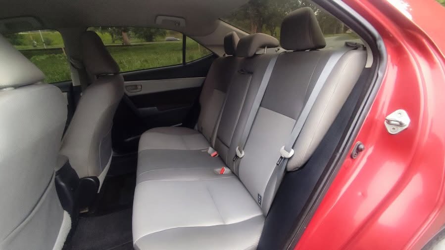 Toyota Corolla: Asientos traseros