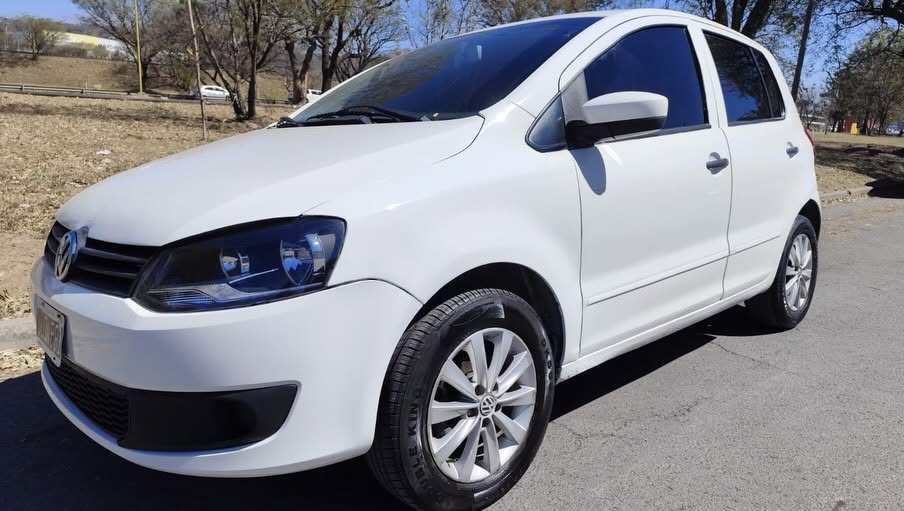 Volkswagen Fox Comfortline: Detalle del frente y lateral
