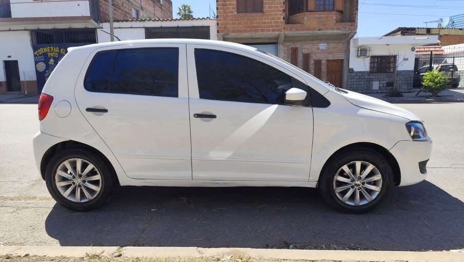 Volkswagen Fox Comfortline: Vista lateral derecha