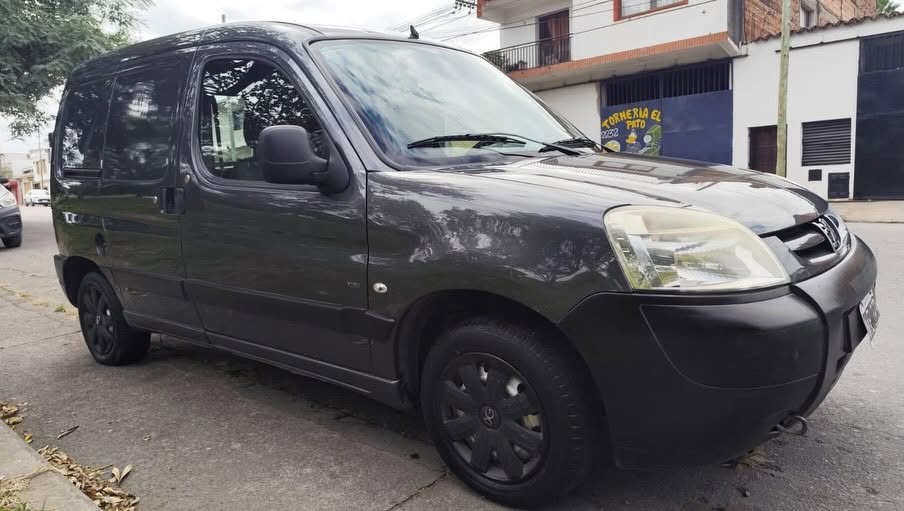 Peugeot Partner HDI 1.6 · 2014: Frente y lateral derecho