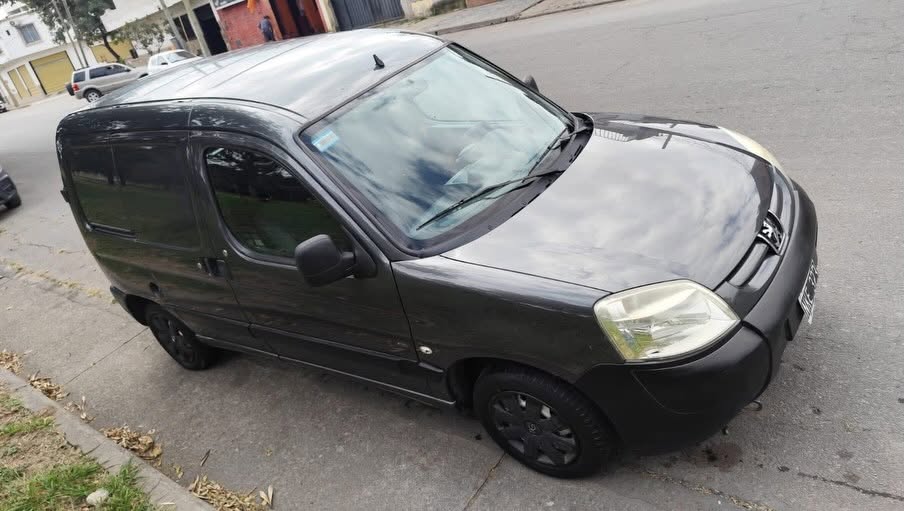 Peugeot Partner HDI 1.6 · 2014: Vista delantera desde arriba