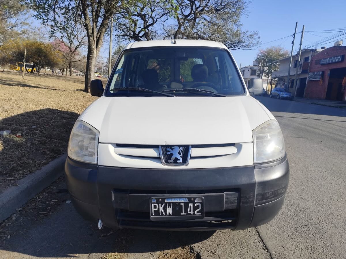 Peugeot Partner HDI 1.6: Vista frontal