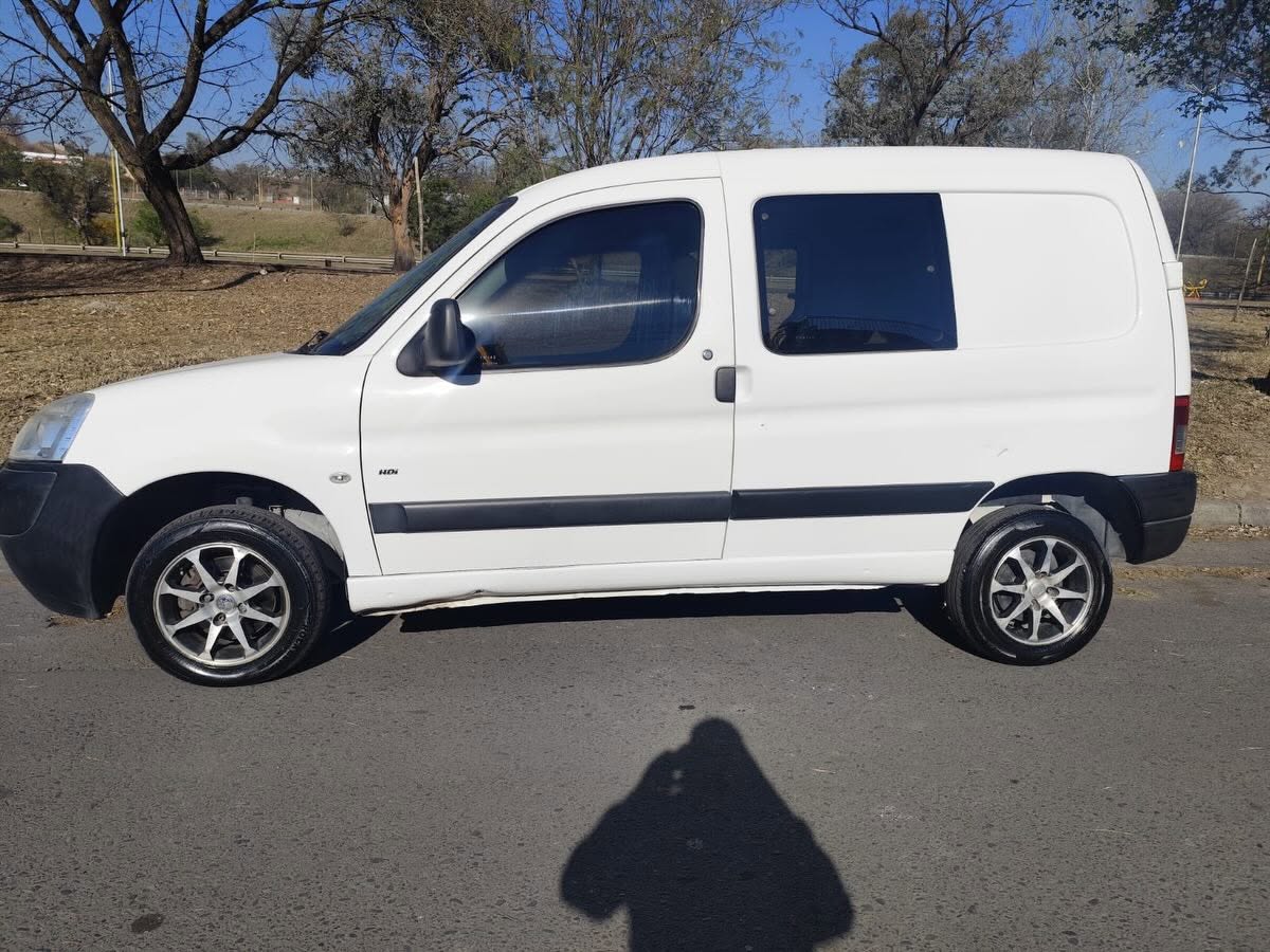 Peugeot Partner HDI 1.6: Vista lateral izquierda