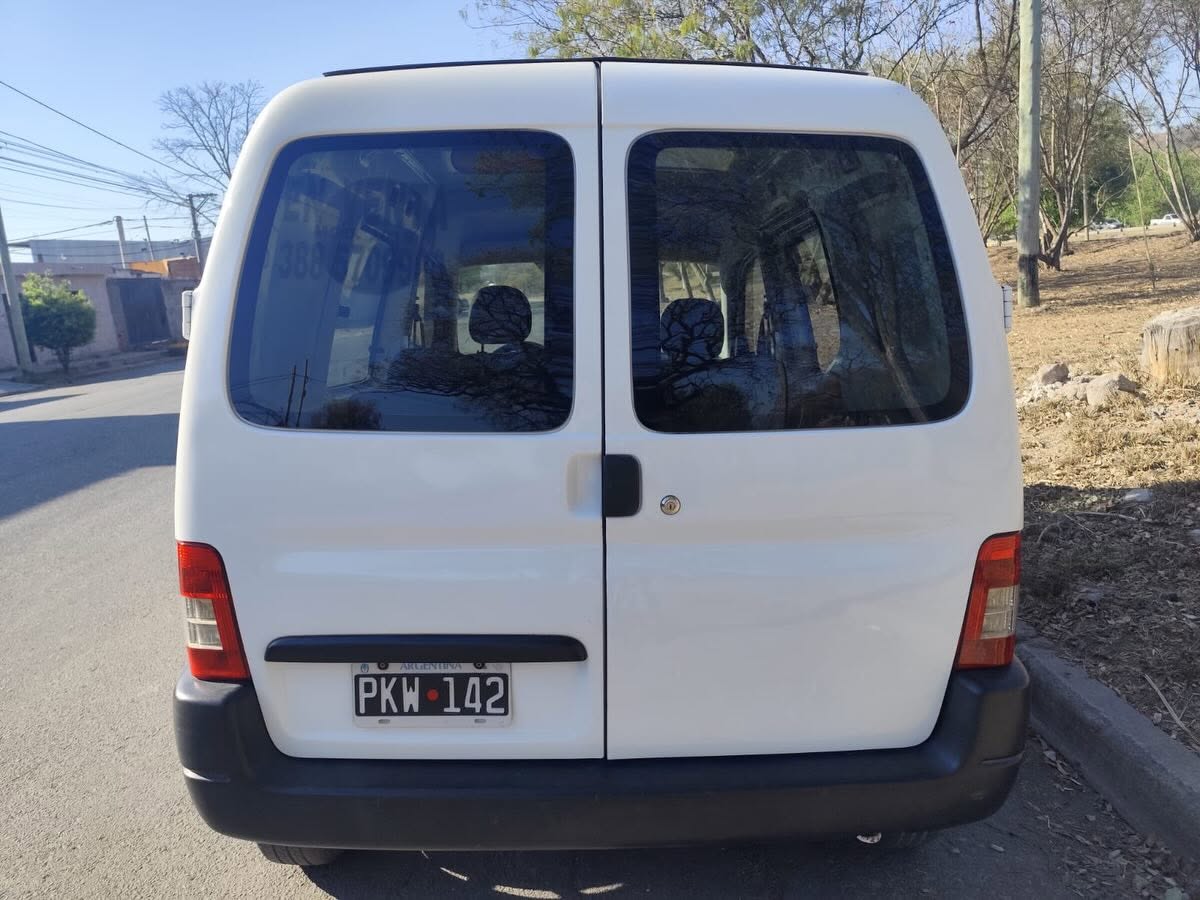 Peugeot Partner HDI 1.6: Vista trasera