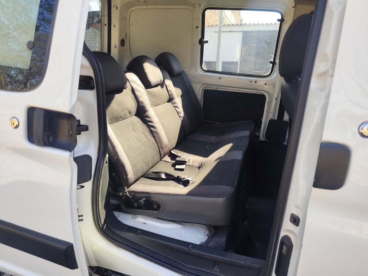 Peugeot Partner HDI 1.6: Asientos traseros y acceso lateral