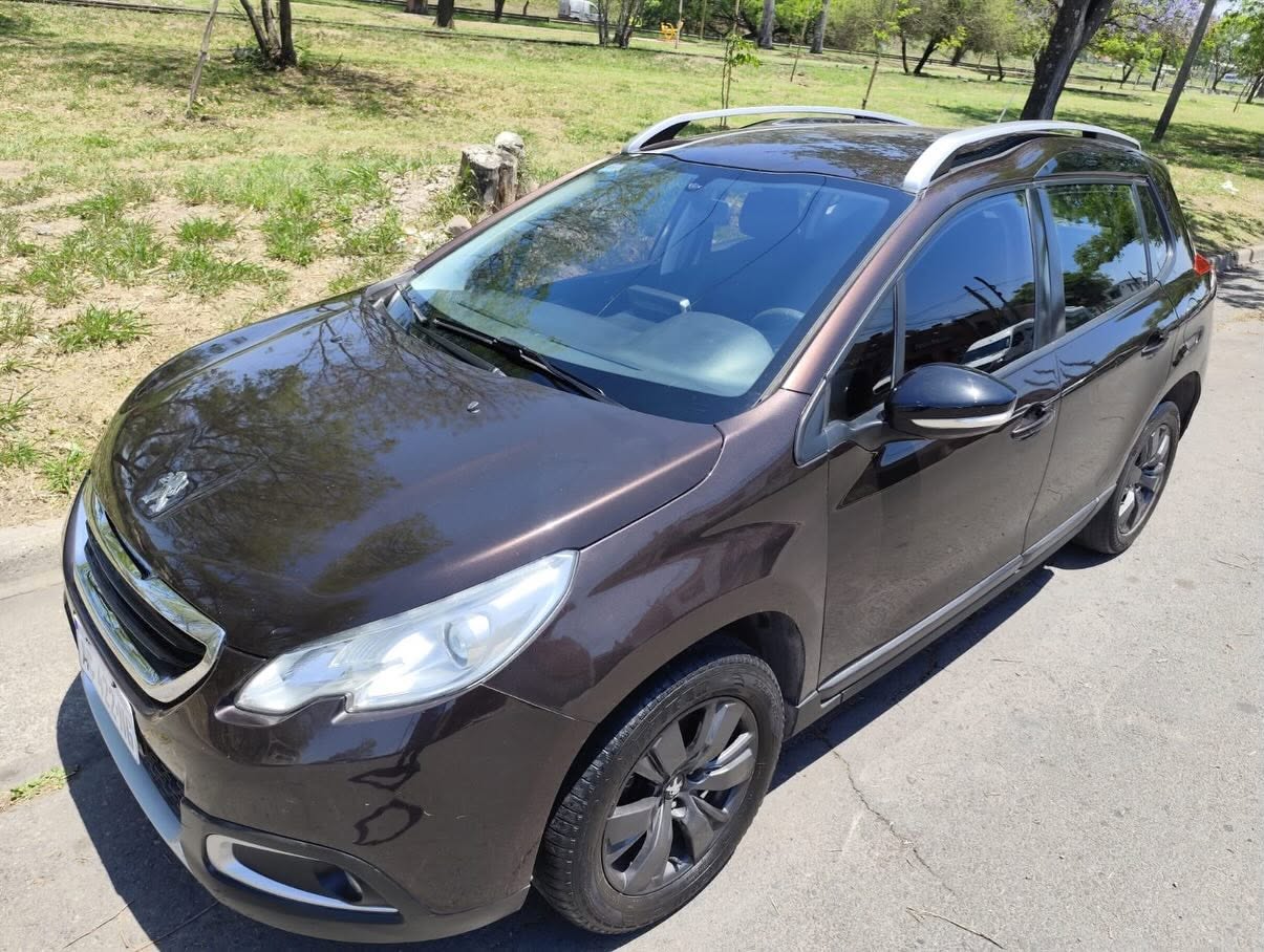 Peugeot 2008: Vista delantera desde arriba