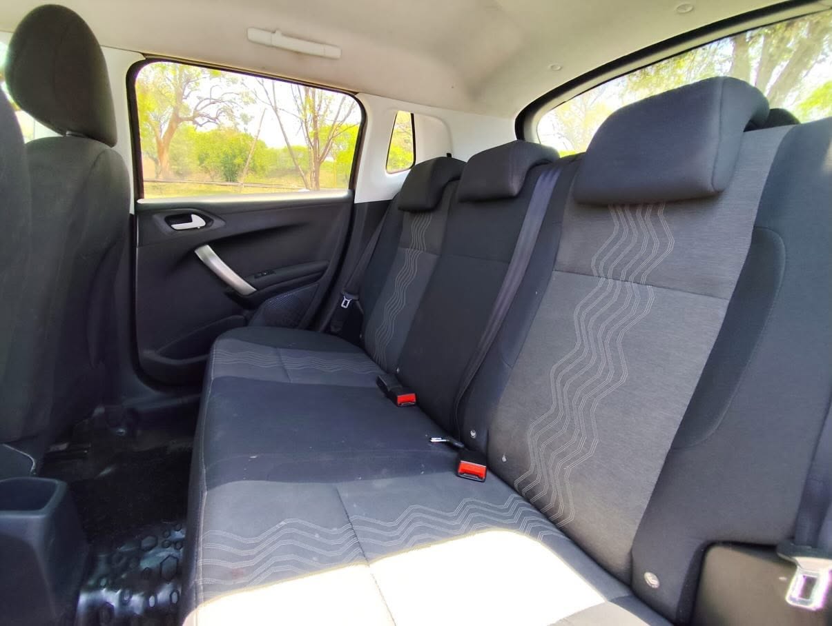 Peugeot 2008: Asientos traseros