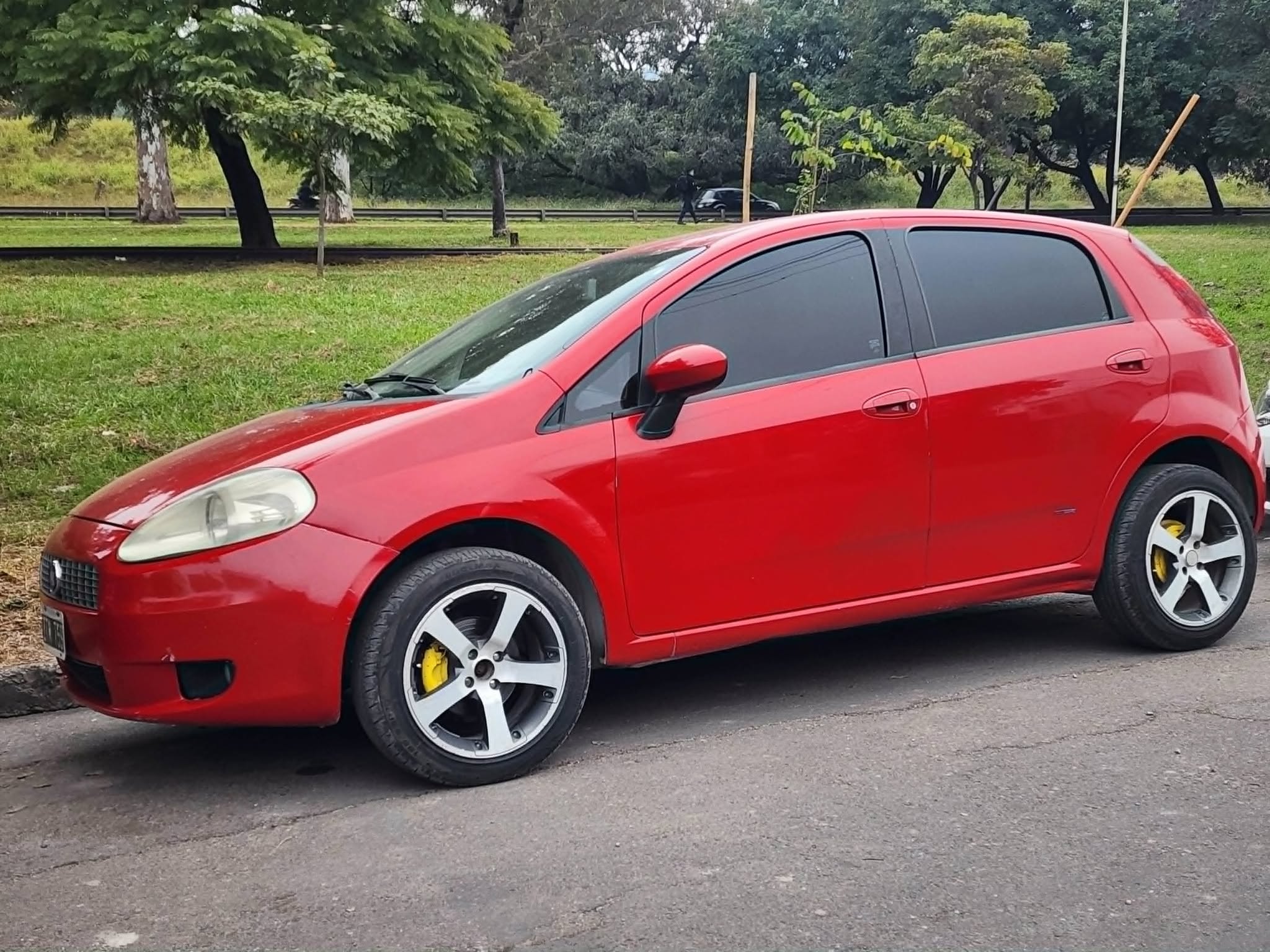 Fiat Punto EL 1.4: Vista lateral izquierda