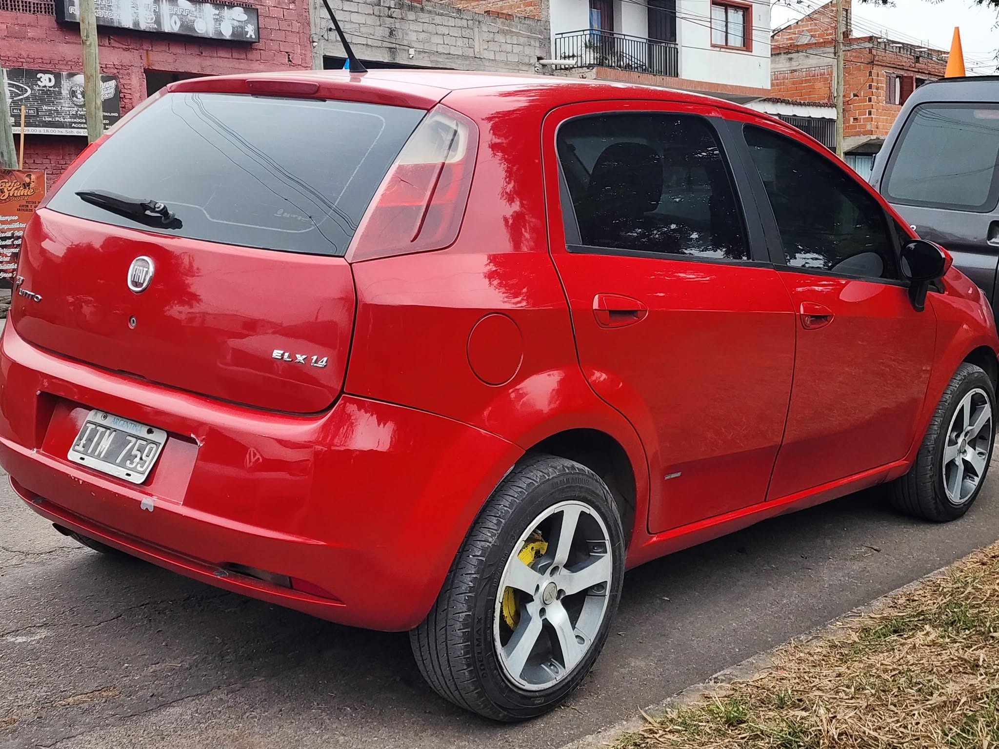 Fiat Punto EL 1.4: Parte trasera y lateral derecho