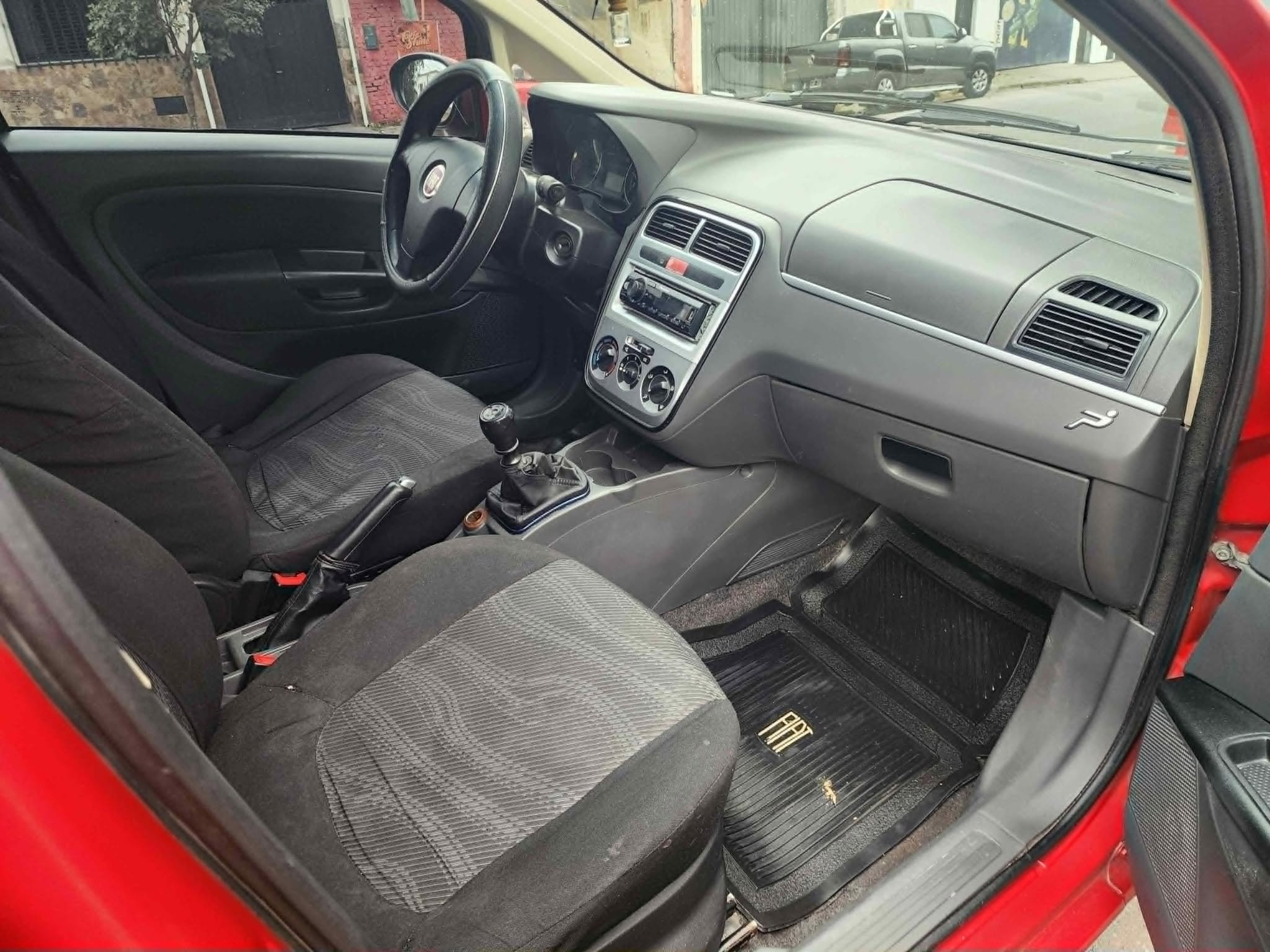 Fiat Punto EL 1.4: Interior delantero y tablero