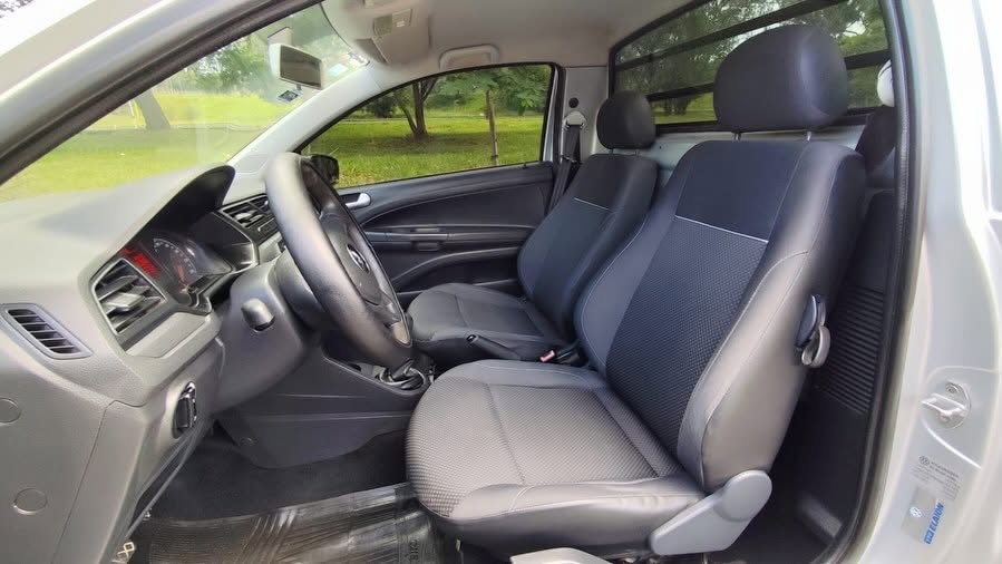 Volkswagen Saveiro: Interior y asientos