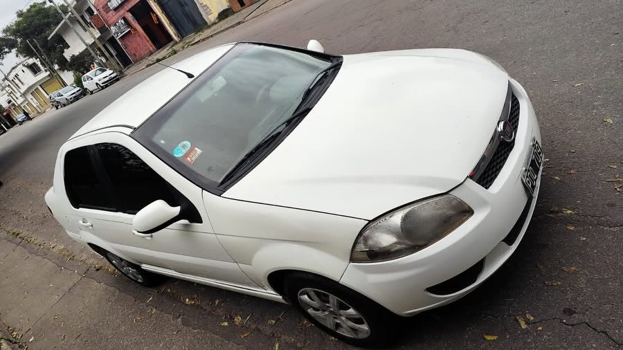 Fiat Siena: Vista delantera desde arriba