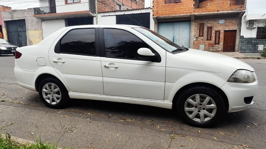 Fiat Siena: Vista lateral derecha