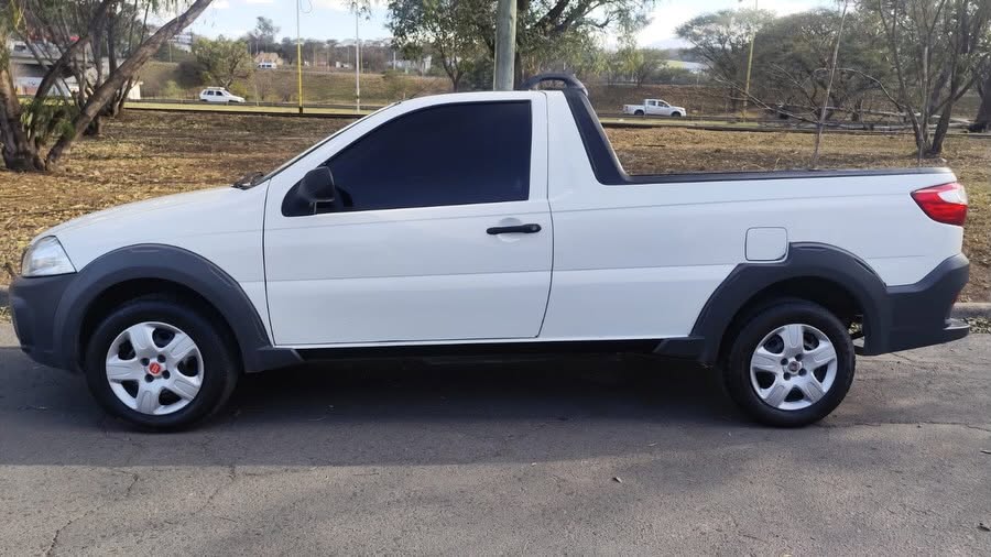 Fiat Strada Trekking: Vista lateral izquierda