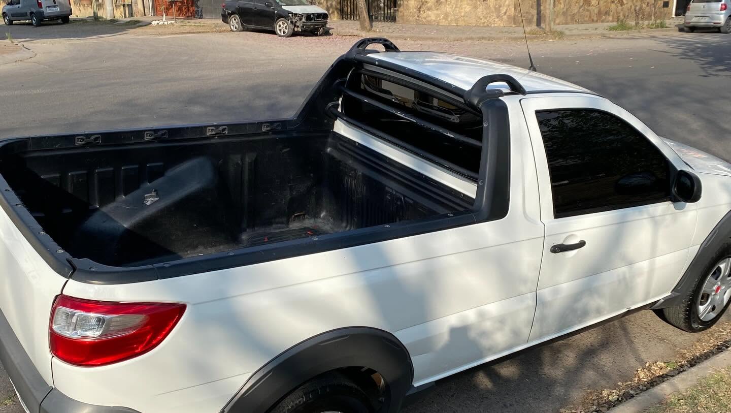Fiat Strada Trekking: Caja y lateral derecho